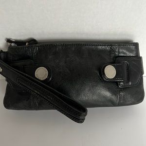KENNETH COLE REACTION LEATHER WRISTLET / WALLET